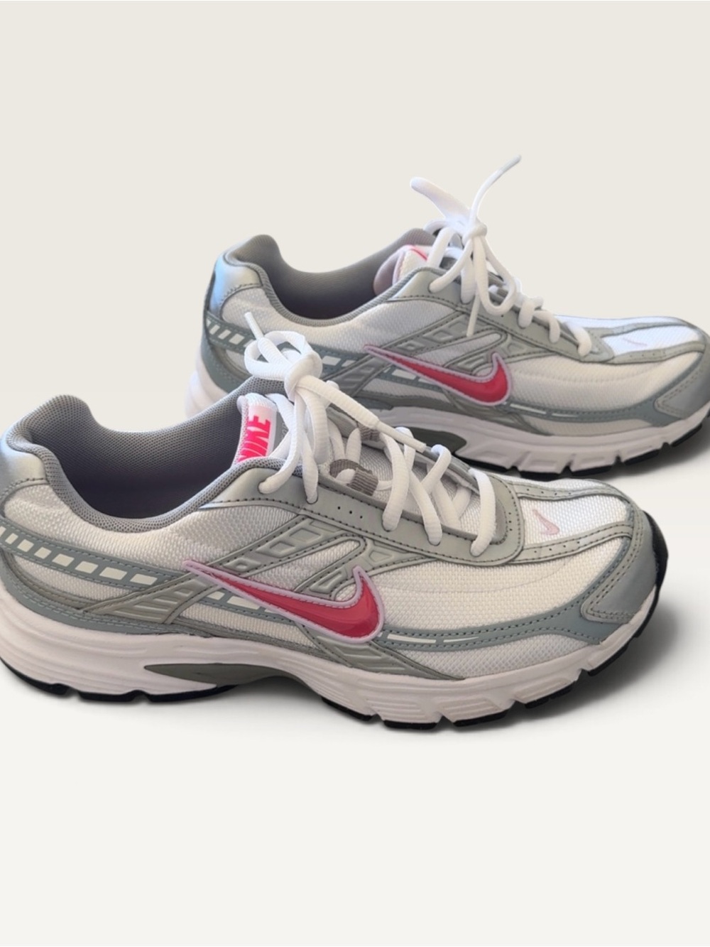 BRAND NEW NIKES SNEAKERS SIZE 9